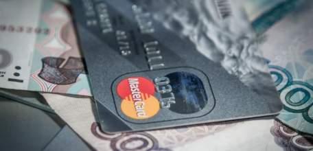 Ранее судимый мужчина подозревается в краже денежных средств с банковского счета