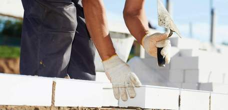 Строительство двух объектов социальной инфраструктуры продолжается в Елецком районе