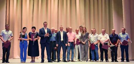 Вице-спикер Андрей Фролов поздравил работников ООО «Елецизвесть» с юбилеем предприятия