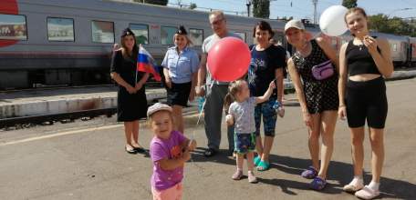 Сотрудники Елецкого ЛО МВД России на транспорте присоединились к акции «Флаг моего государства»