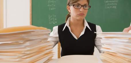 С 1 сентября 2022 года изменяются нормы, регулирующие объем документарной нагрузки на учителей