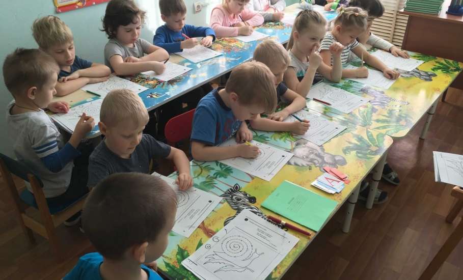 В детском саду Ельца разрабатывают современные методики обучения дошкольников чтению и письму