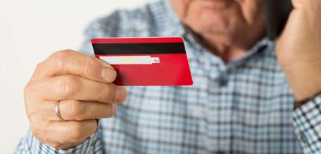 В Ельце мужчину обманули мошенники на 246 000 рублей