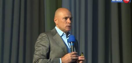 В День знаний Игорь Артамонов встретился с елецкими студентами