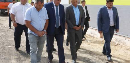 Игорь Артамонов побывал на строительной площадке елецкой школы борьбы