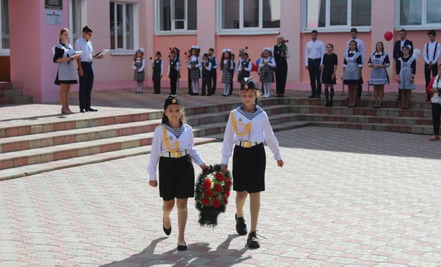 Школа Елецкого района будет носить имя вице-адмирала военного флота Сергея Бутова