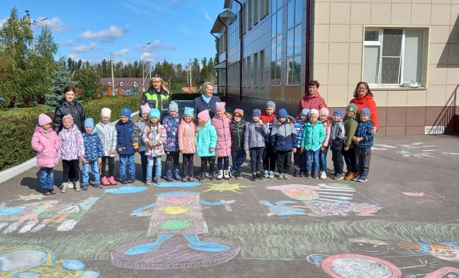 В школах и детских садах Елецкого района проходит акция «Граффити дорожной безопасности»
