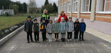 В школах и детских садах Елецкого района проходит акция «Граффити дорожной безопасности»