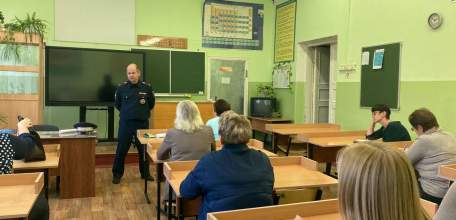 В школе №15 г. Ельца прошел педагогический совет с участием сотрудника ГИБДД