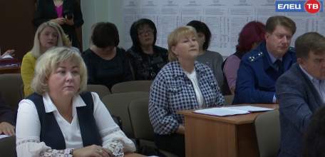 В новом составе: депутаты горсовета седьмого созыва собрались на первую сессию