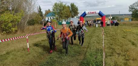 Соревнования по спортивному туризму объединили около двухсот юных участников