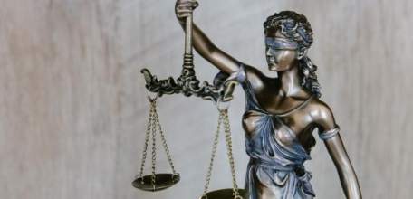 Ельчанка, лишённая родительских прав, украла 1 млн у своей матери