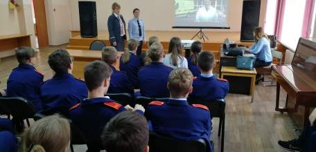 Сотрудники Елецкого ЛО МВД России на транспорте напомнили школьникам о правилах поведения на железной дороге