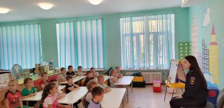 В детском саду г. Ельца «Ромашка»» прошло обучающее мероприятие с участием сотрудников ГИБДД