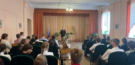 В школе №15 г. Ельца прошло занятие, направленное на соблюдение ПДД РФ несовершеннолетними участниками дорожного движения