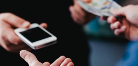 В Ельце сотрудники полиции раскрыли хищение телефона