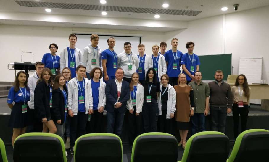 Школьница из Ельца принимает участие в финале Международной олимпиады по финансовой безопасности