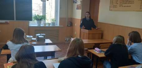 В образовательных учреждениях Ельца проходят занятия по соблюдению ПДД РФ несовершеннолетними участниками дорожного движения