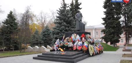 Символ памяти: 55 лет назад в Ельце на Площади Революции торжественно зажгли Вечный огон