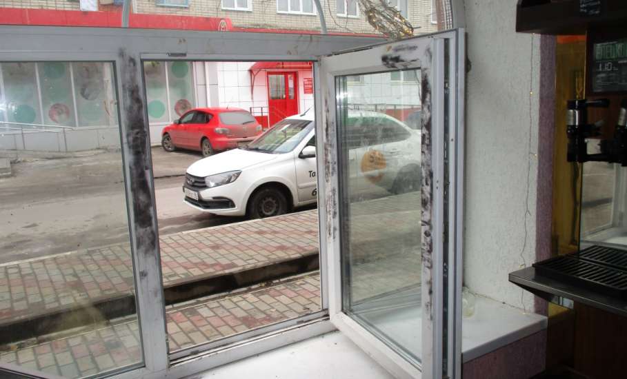 В Ельце сотрудниками полиции раскрыта кража денежных средств и товаров питейного магазина