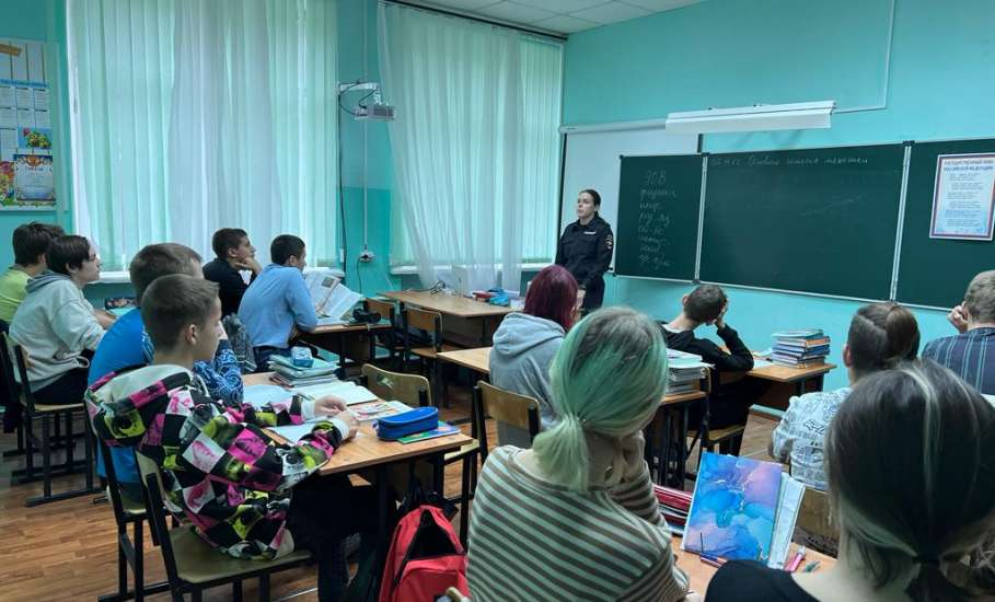 В школе «Развитие» совместно с ГИБДД прошло занятие, направленное на соблюдение ПДД РФ несовершеннолетними