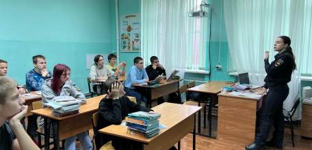 В школе «Развитие» совместно с ГИБДД прошло занятие, направленное на соблюдение ПДД РФ несовершеннолетними