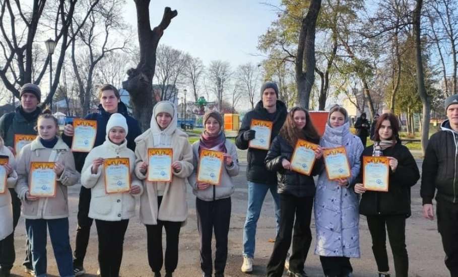 В рамках круглогодичной дворовой спартакиады «Добрыня» в Детском парке прошли соревнования по русским городкам