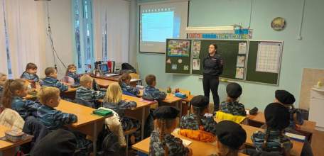 В СШ №1 им. М.М. Пришвина сотрудники ГИБДД Ельца приняли участие в открытых уроках