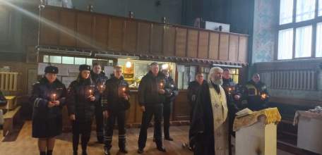 В Ельце пори участии духовенства и сотрудников ГИБДД прошла панихида по погибшим в дорожных авариях