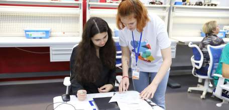 «Амбассадоры Профессионалитета» помогают школьникам Ельца в выборе профессии