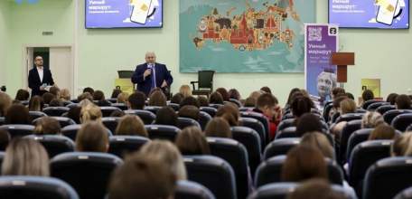 Меняя мир к лучшему: практики волонтерства и студенческих организаций обсудили с молодежью Ельца спикеры проекта Российского общества «Знание»