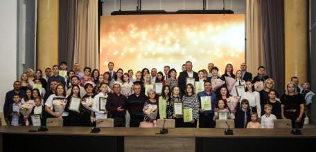 Награждение самых достойных матерей и лучших семей состоялось в правительстве Липецкой области