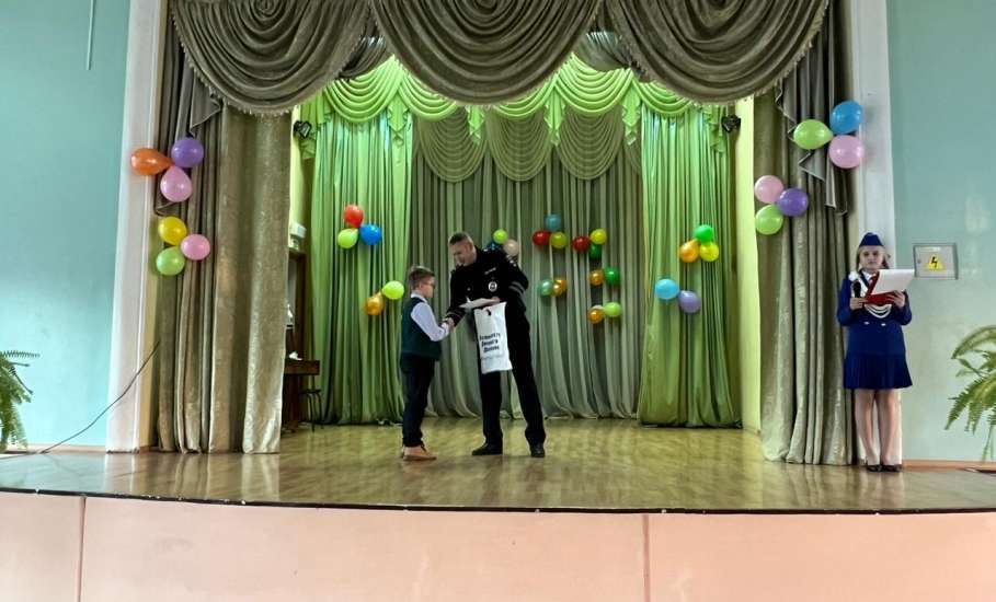 В Ельце наградили победителей областного конкурса детского творчества по безопасности дорожного движения «Дорога глазами детей»