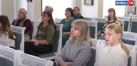 Награда за творчество: юным художникам Ельца вручили стипендии имени Николая Жукова