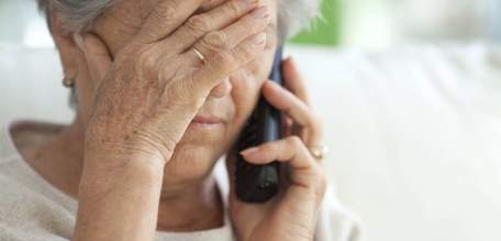 В Ельце пенсионерку обманули мошенники на 100 000 рублей