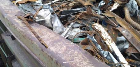 В Липецкой области транспортные полицейские пресекли кражу 700 кг лома чёрного металла