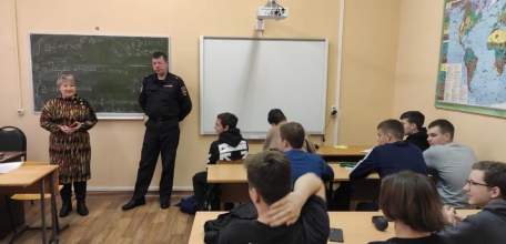 В Ельце сотрудники полиции проводят беседы в студенческих аудиториях по профилактике киберпреступлений