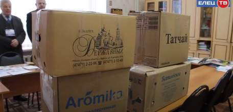 Ельчане продолжают приносить гуманитарную помощь в штаб общественной поддержки «Своих не бросаем»
