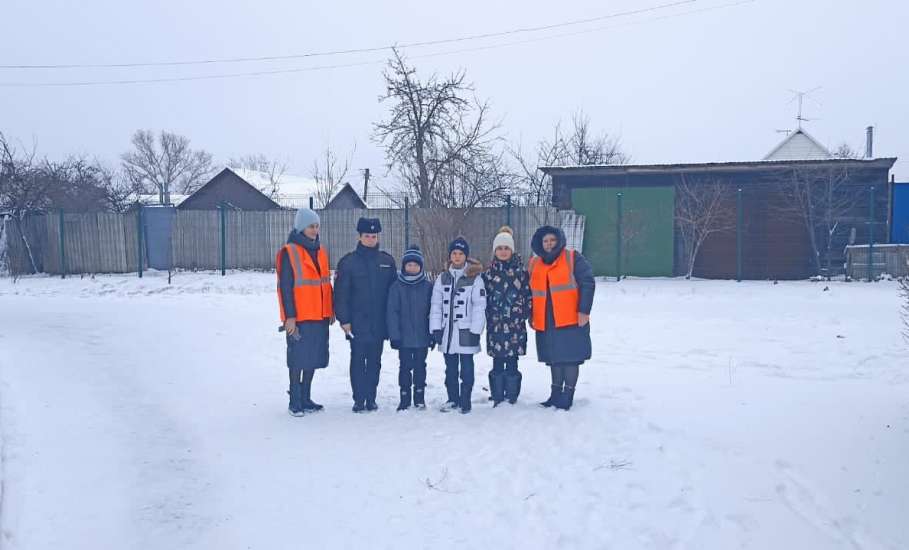 Сотрудники ГИБДД продолжают проводить профилактические занятия в образовательных учреждениях Ельца в рамках мероприятия «Внимание – каникулы!»