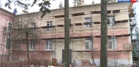 Погода в доме: в декабре подрядчик раскрыл крышу двухэтажки на улице Коммунаров