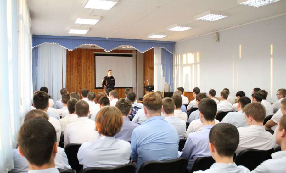В Ельце продолжаются встречи сотрудников ГИБДД с учащимися в рамках мероприятия «Внимание – каникулы!»