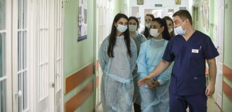 Почти 650 медиков трудоустроились в липецкие медучреждения