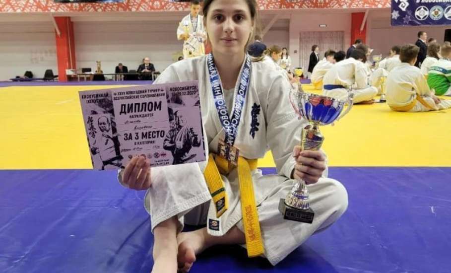 Ельчанка завоевала бронзу на соревнованиях по киокусинкай