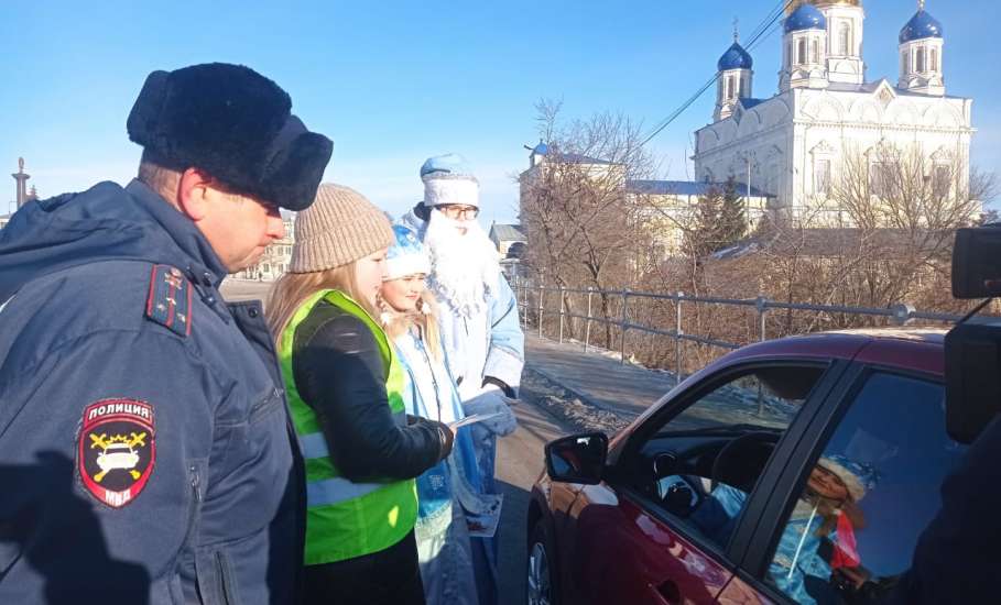 ГИБДД Ельца проводит предновогодние совместные акции в рамках профилактических мероприятий «Внимание каникулы!»