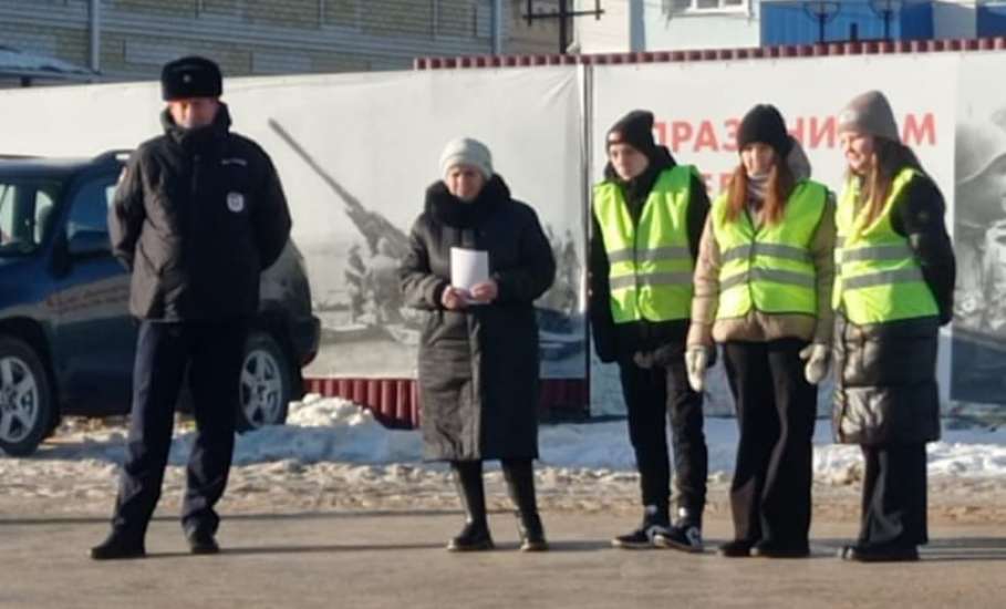 ГИБДД Ельца проводит предновогодние совместные акции в рамках профилактических мероприятий «Внимание каникулы!»