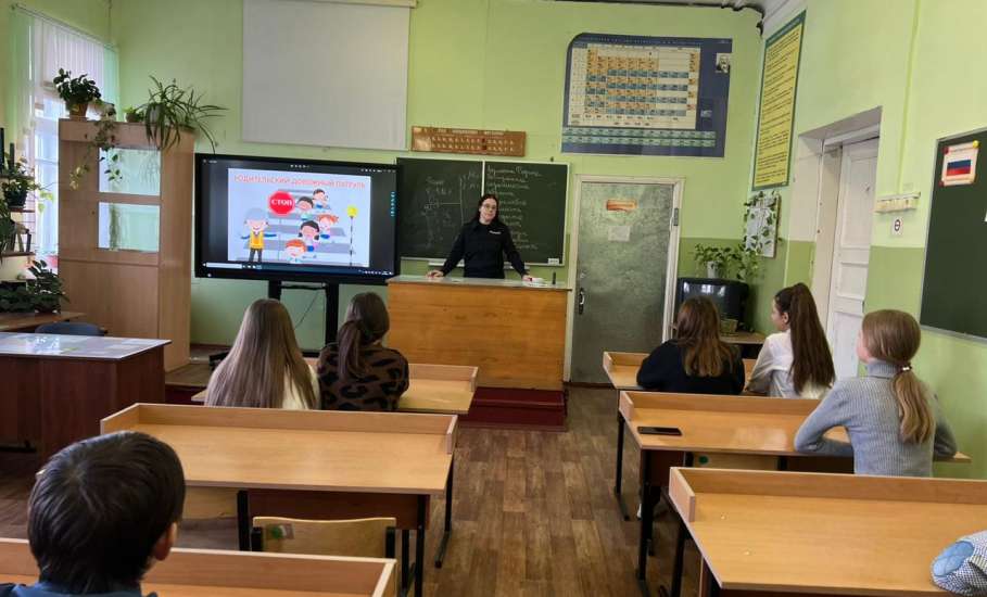 В Ельце продолжаются информационно-профилактические мероприятия «Внимание – каникулы!» в образовательных учреждениях