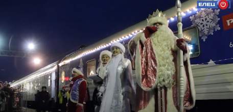 Волшебный состав: в Елец впервые приехал поезд деда Мороза