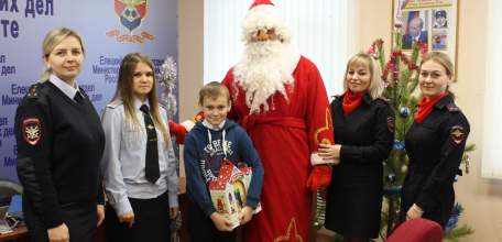 В Ельце прошла Всероссийская акция профилактической направленности «Полицейский Дед Мороз»