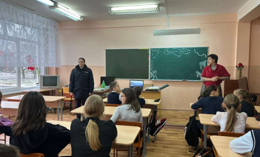 В Ельце продолжаются мероприятия ГИБДД в образовательных учреждениях в рамках акции «Внимание – каникулы!»