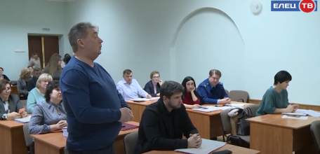 Приняли бюджет и побывали в роли Деда Мороза: состоялась заключительная в этом году сессия